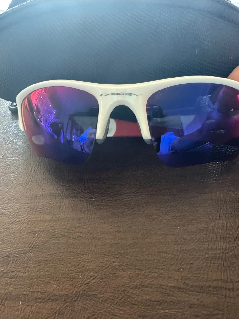 Oakley FLAK Boy’s White/Red Frame Sunglasses with blue Mirrored Lenses